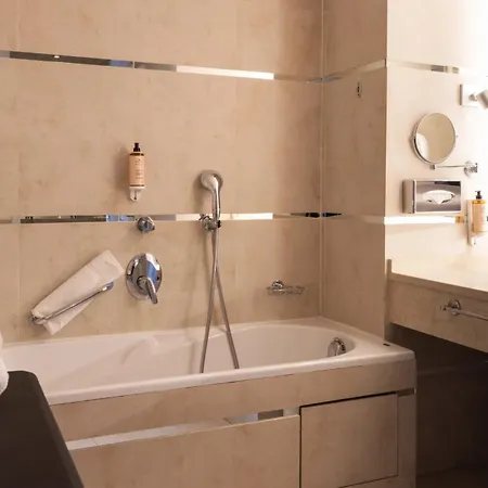 Hotell Renoir 4*